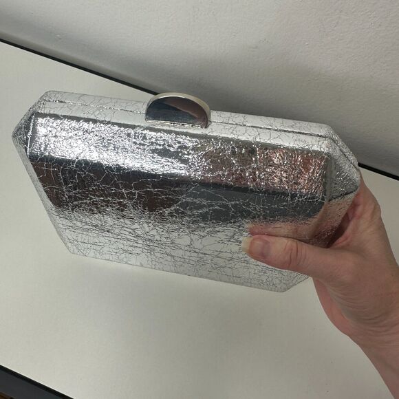 Lulu's Silver Metallic Krinkle Box Snap Close Clutch Purse & Chain Strap - Picture 7 of 16